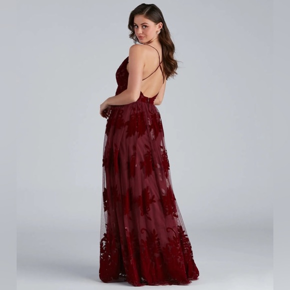 Windsor Morgan Formal Flocked Velvet Dress in Burgundy | Size Small - Picture 5 of 6
